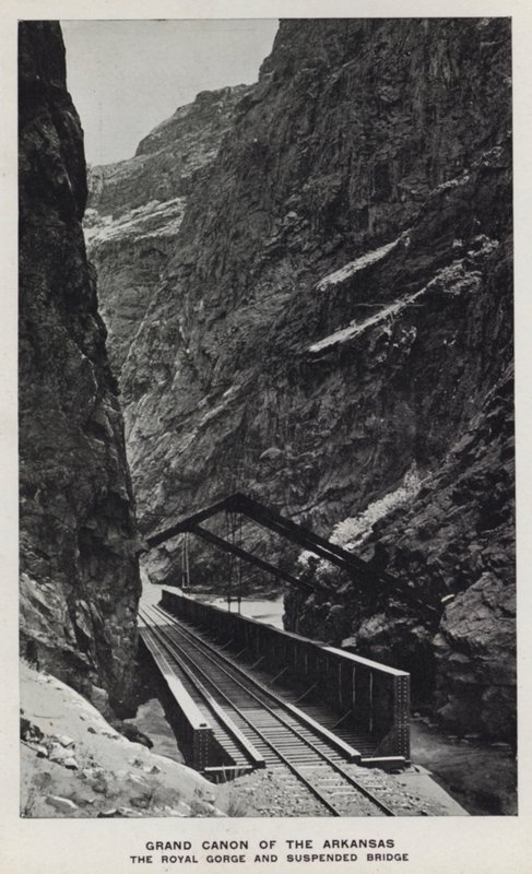 وديان كولورادو: Grand Canon of the Arkansas و The Royal Gorge و Suspended Bridge (b / w photo) بواسطة وليام هنري جاكسون